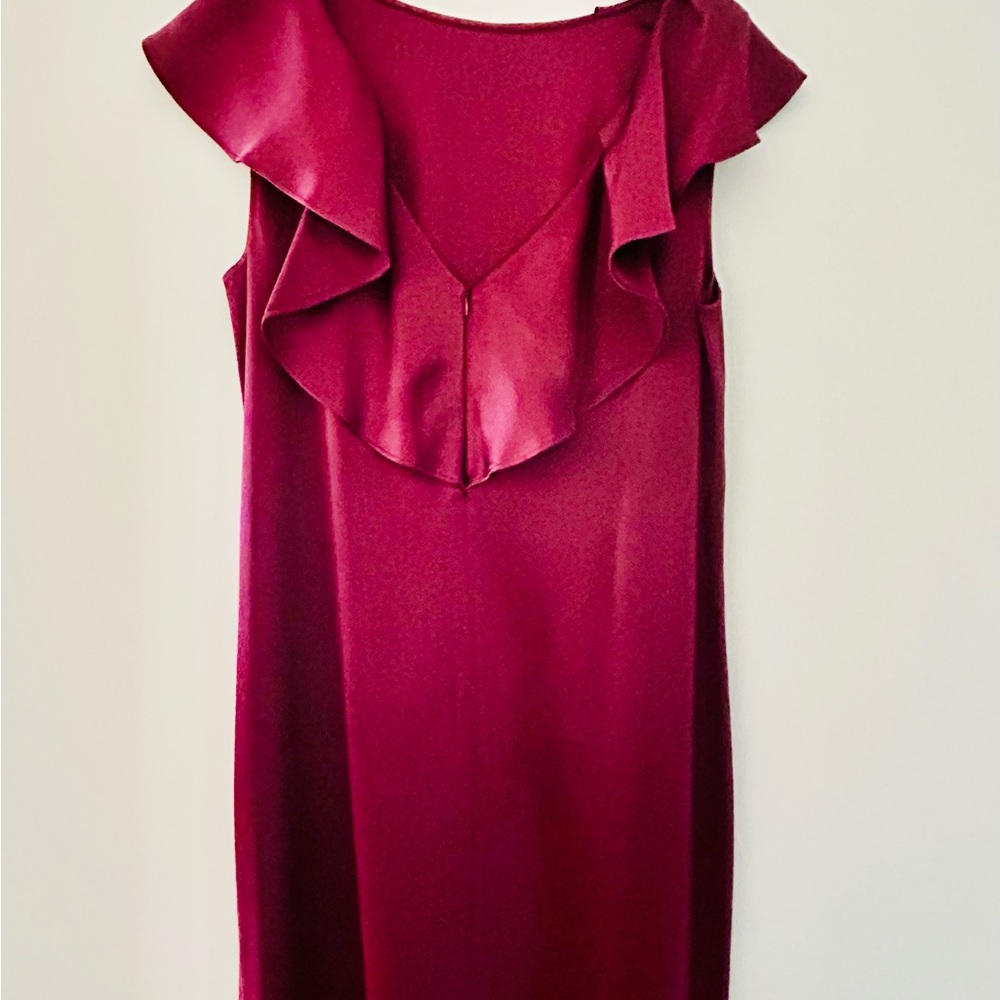 Elegant St. John Ruffle Collared Dress - Picture 3 of 5